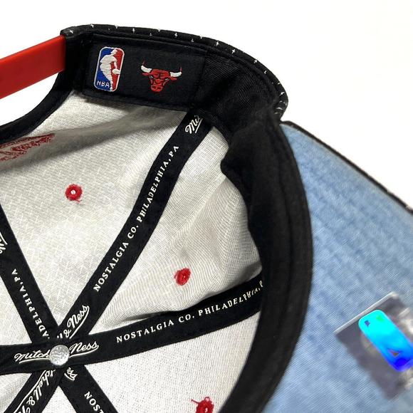 Chicago Bulls Mitchell and Ness Snapback Hat Rare Dotted Pattern All Over - Picture 9 of 12